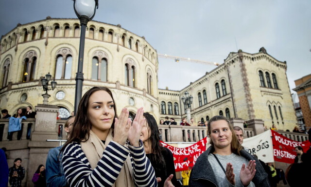 I innboksen til Andrea ligger det 563 sterke meldinger. Hun skal prøve å svare på alle